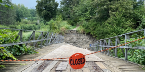 Sign that says "closed" in front of a broken bridge