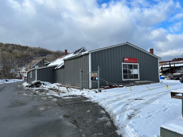 Entrance to Hutchins Roofing and Sheet Metal